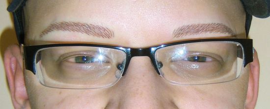 für Männer Permanent-Make-up